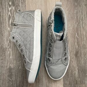 Blowfish Zip-Up Gray Quilted Design Sneaker